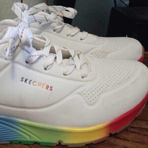 Skechers Rainbow Sole Memory Foam tennis shoes - Woman size 6.5